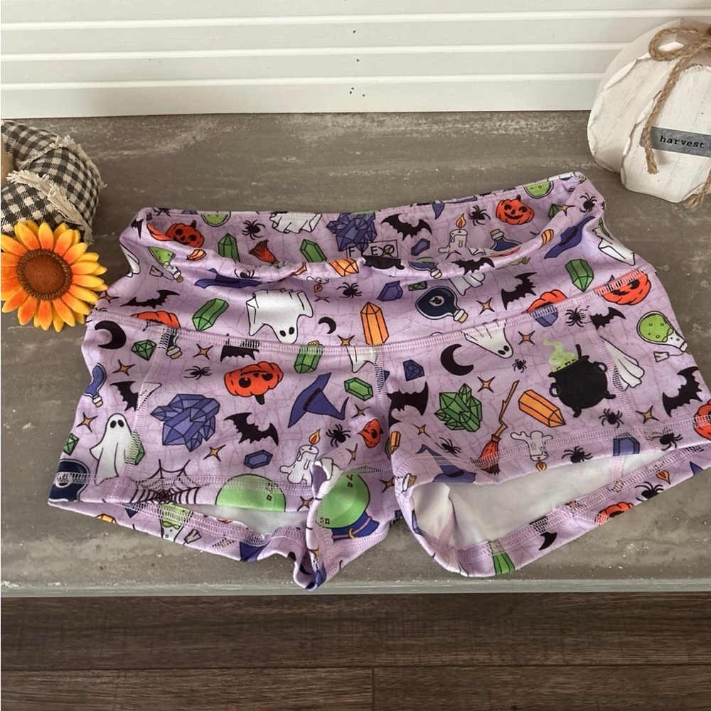 Fleo Halloween shorts!